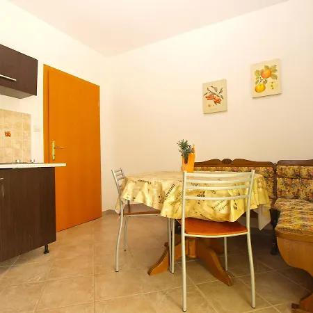 Ildiko 1547 Apartment